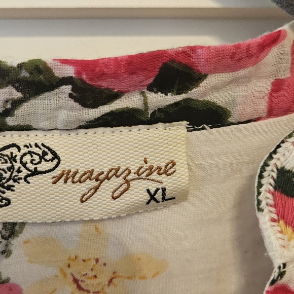 Magazine XL button down blouse - Picture 2 of 4